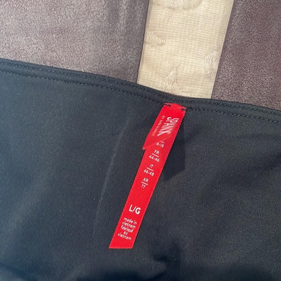 Wine colored Faux leather spanx - Picture 4 of 5